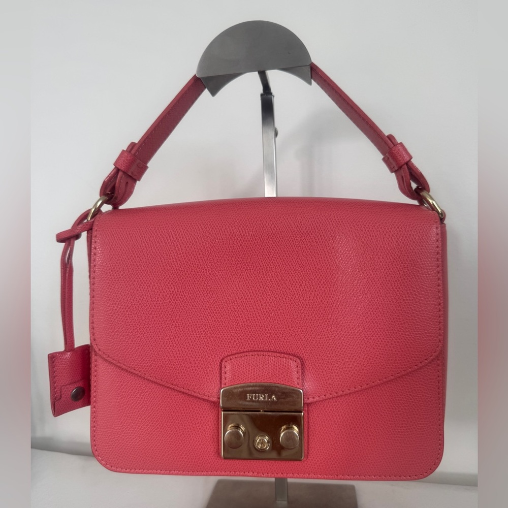 Furla Metropolis Pink Leather Shoulder Bag with Gold Clasp